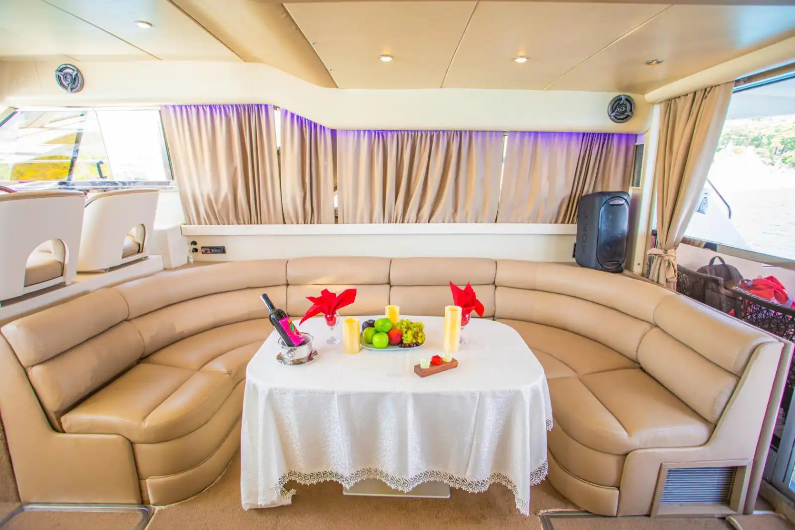 YACHT VOYAGER